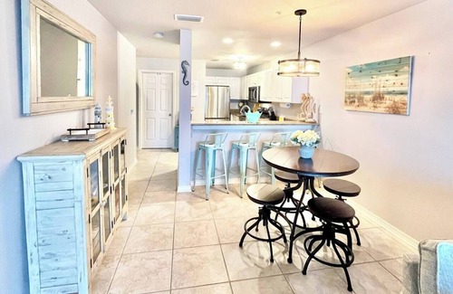 Innerarity Townhomes House | Sunny Side: Awesome Waterfront Unit with 4 Kayaks