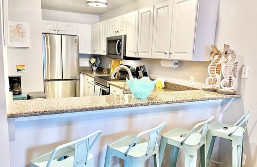 Innerarity Townhomes House | Sunny Side: Awesome Waterfront Unit with 4 Kayaks