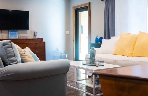 Beachway Estates House | Sunny Side Home - 2/2 with Pool and Rustic touches