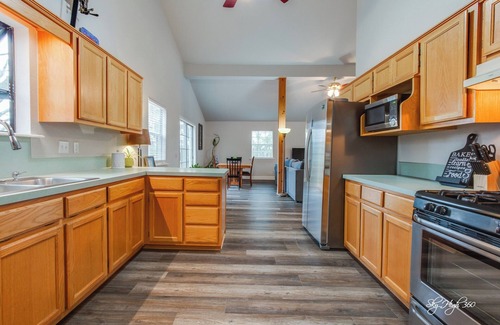 Fayetteville Cottage | Sunny Side Up - Charming 2-bedroom cottage with in Fayetteville