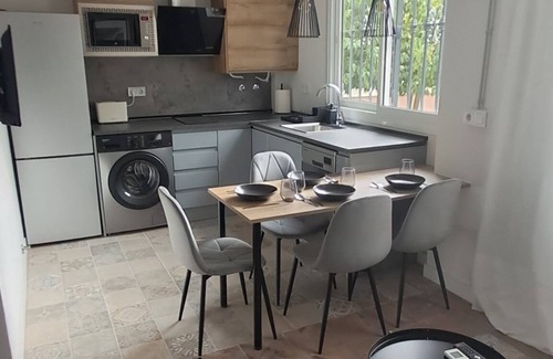 San Pablo A y B Apartment | Sunny & stylish handmade home. WI-FI, a/c and free parking on the street.
