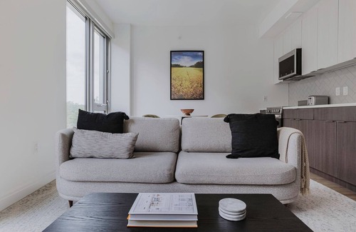 Capitol Hill Apartment | Sunny SW Waterfront Jr 1BR w/Roof Pool, nr Nightlife, by Blueground