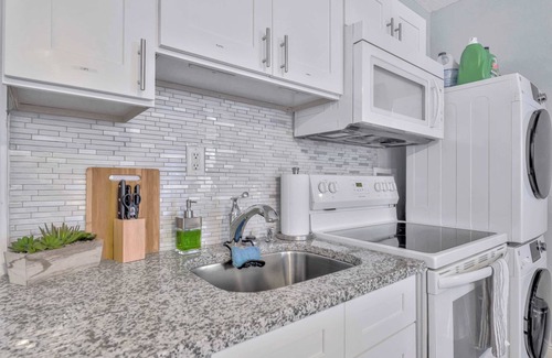 Tampa Apartment | Sunny Tampa Home Near Downtown Stadiums