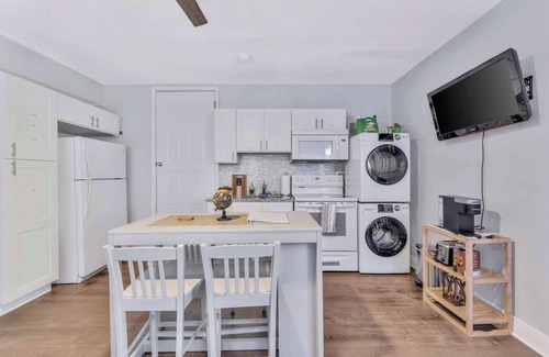 Tampa Apartment | Sunny Tampa Home Near Downtown Stadiums