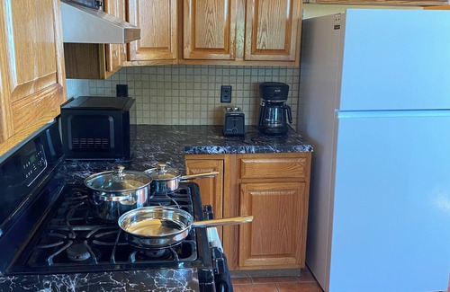 Constable Hook Apartment | SUNNY THREE BEDROOM APT NEAR NYC/NWK/CRUISE