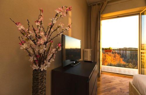 Navigli Apartment | Sunny & Updated Flat with Panoramic city view 50m from M4 Stop