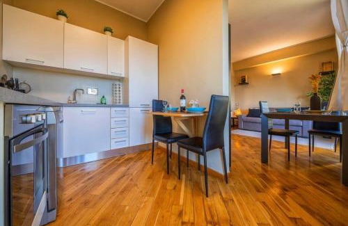 Navigli Apartment | Sunny & Updated Flat with Panoramic city view 50m from M4 Stop