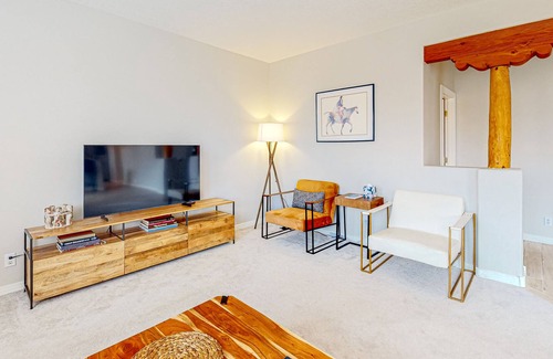 Santa Fe House | Sunny updated stay with a scenic deck, washer/dryer, & grill - close to the city