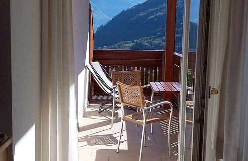 Lagundo Apartment | Sunny vacation apartment with brine outdoor pool on the Algunder Waalweg