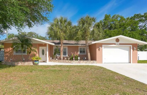 South Venice House | Sunny Venice villa w/heated pool and lanai, kayaks, close to beach and downtown