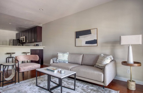 Woodland Hills Apartment | Sunny Woodland Hills 1BR w/Pool & Gym, nr Warner Center, by Blueground