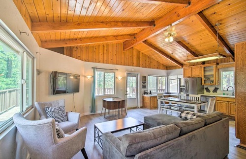 Wrightwood House | Sunny Wrightwood Home and Views about 4 Mi to Ski!