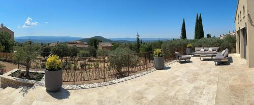 Saint-Saturnin-les-Apt House | Sunny Year-Round Provençal Luxury Retreat