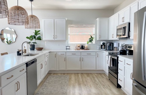 Kimberling City House | Sunnyside Haven- 7BR- Sleeps 22! Close to Silver Dollar City & Dogwood Canyon!