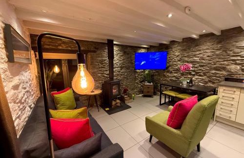 Newton Ferrers House | Sunridge Fishing Lodge with Hot Tub & Giant Cinema