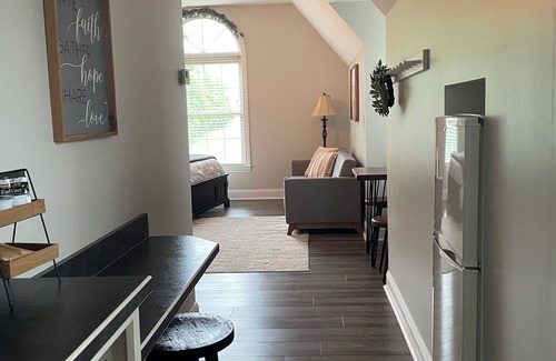 Amanda Apartment | Sunrise Apartment- Peaceful Country Setting