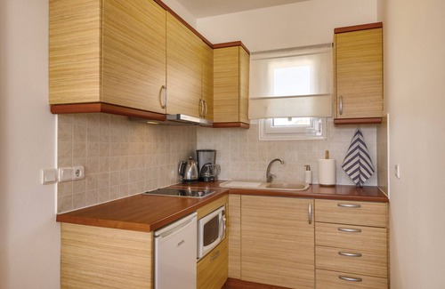 Azolimnos House | Sunrise Beach Suites