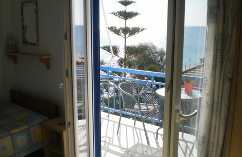 Agia Marina Apartment | Sunrise Flora
