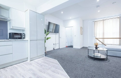 Gravesend Apartment | Sunrise Haven in Kent 2 bed Apartment Sleeps 7