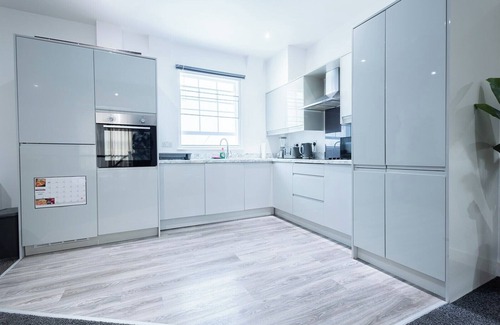 Gravesend Apartment | Sunrise Haven in Kent 2 bed Apartment Sleeps 7