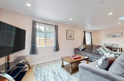 Santa Clara House | Sunrise Haven in Santa Clara