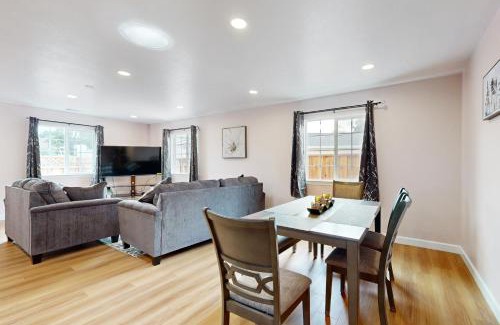 Santa Clara House | Sunrise Haven in Santa Clara