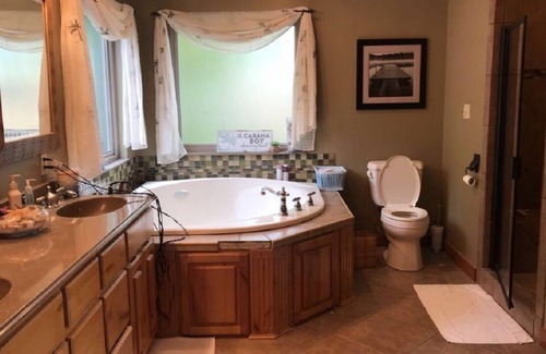 Disney House | Sunrise Hideaway - Beautiful lakefront cabin in Disney, OK