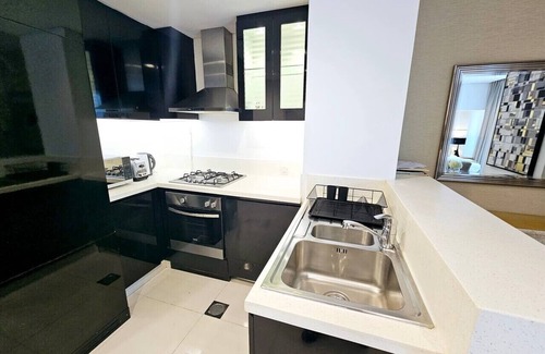 Downtown Dubai Apartment | Sunrise Homes - Chic Studio close to Dubai Mall with Canal Views