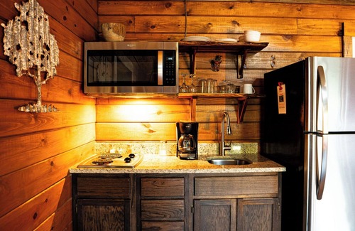 Mid America Cabin | Sunrise Point Treehouse - Starlight Haven
