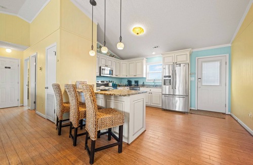 South Nags Head Cottage | Sunrise Shores, Super Easy Beach Access, Great View