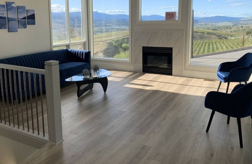 Black Mountain House | Sunrise Sunburn Sunset Repeat