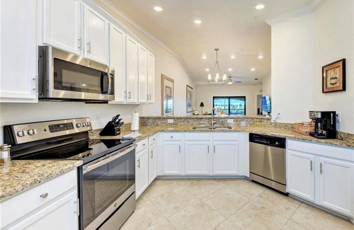 Lakewood Ranch Condo | Sunrise/Sunsets Views - King/Queen- Pet Friendly - Golf and Lake views