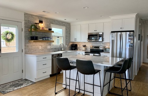 Kitty Hawk House | Sunrise to Sunset - Steps From the Ocean! Hot Tub!