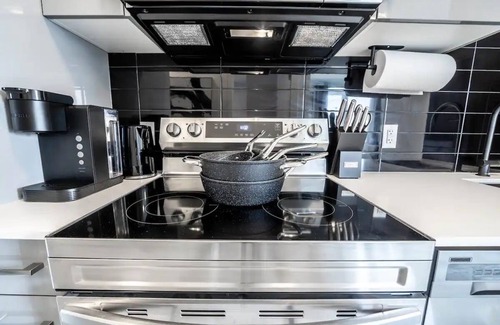 Niagara Falls House | *Sunrise x Falls* An Immaculate Stacked Town + Parking