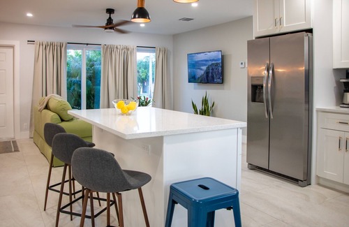 Fort Lauderdale House | SUNSEEKER PLACE - Beautiful Private Pool - Canal Views with access to the Ocean