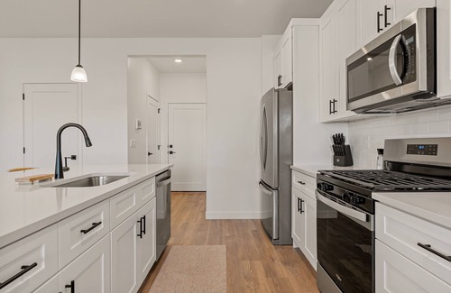 St. George House | Sunseekers Escape: Private Hot Tub + Fire Table