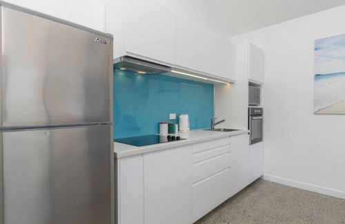 Marmion Apartment | Sunset Apartments - Blue Apt! 2BR - 100m to shops.