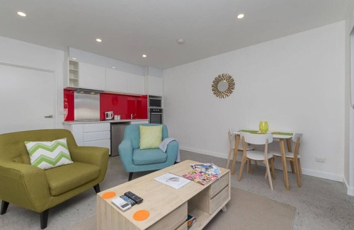Marmion Apartment | Sunset Apartments - ‘Green’ gnd flr apt! 1BR.