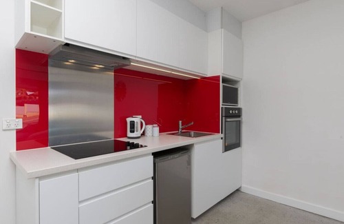 Marmion Apartment | Sunset Apartments - ‘Green’ gnd flr apt! 1BR.