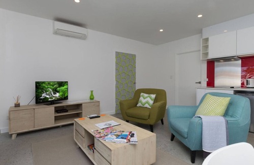 Marmion Apartment | Sunset Apartments - ‘Green’ gnd flr apt! 1BR.