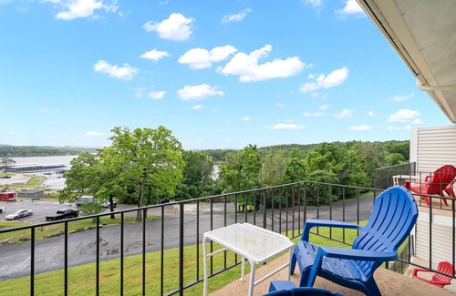 Indian Point Condo | Sunset Balcony - Lakeview Suite w/2 Queens, Swim Up Bar, Resort Pool Access