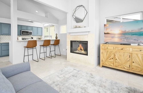 Sunset Beach House | Sunset beach 3 bedroom Across from the Street from the Ocean