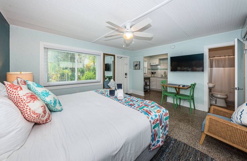 Sunset Beach Hotel | Sunset beach- Boutique hotel- Large dock!