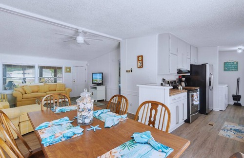 Ash House | Sunset Beach getaway with 3 bedrooms and 2 bathrooms