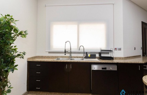Jumeira 3 Bed & Breakfast | Sunset Beach Shared Escape at Full Moon Villa