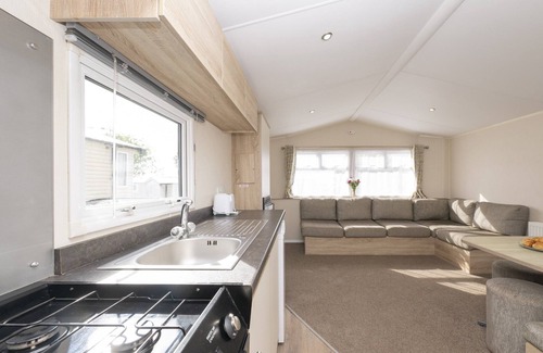 Looe House | Sunset Caravan by Belvilla