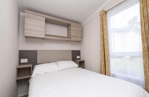 Looe House | Sunset Caravan by Belvilla