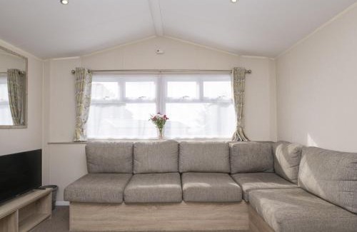Looe House | Sunset Caravan by Belvilla