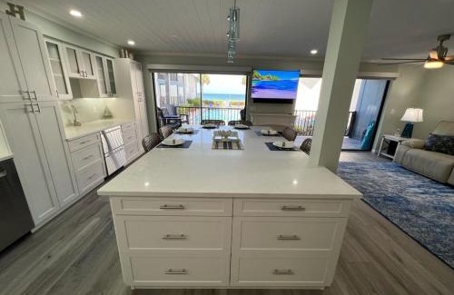 Holmes Beach Apartment | Sunset Connection - Gulf Place