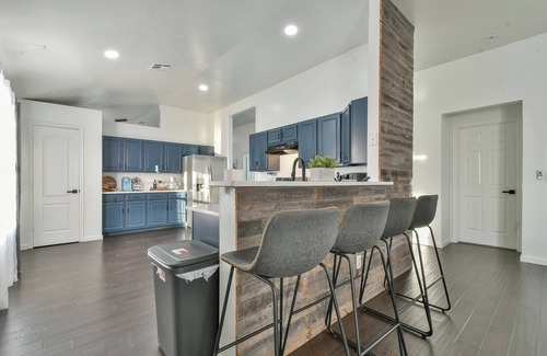 South Oklahoma City House | Sunset Family Retreat with Pool - Games - Near Will Rogers Airport